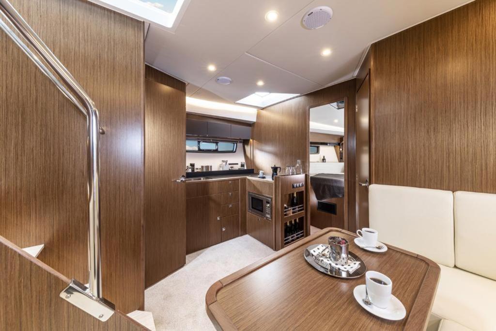 Royal House Napoli Centro, By Clapa Group Hotel Екстериор снимка